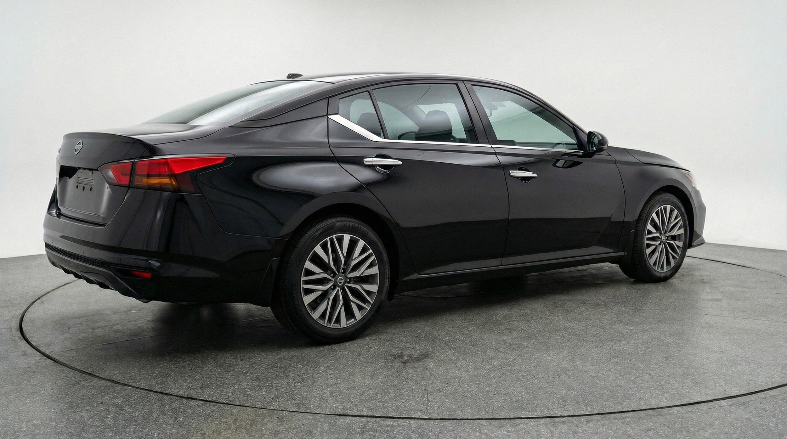 Thumbnail: 2025 Nissan Altima - 9