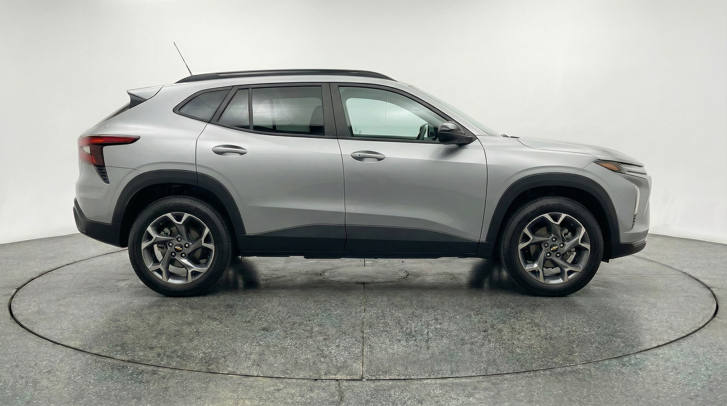 Thumbnail: 2025 Chevrolet Trax - 8