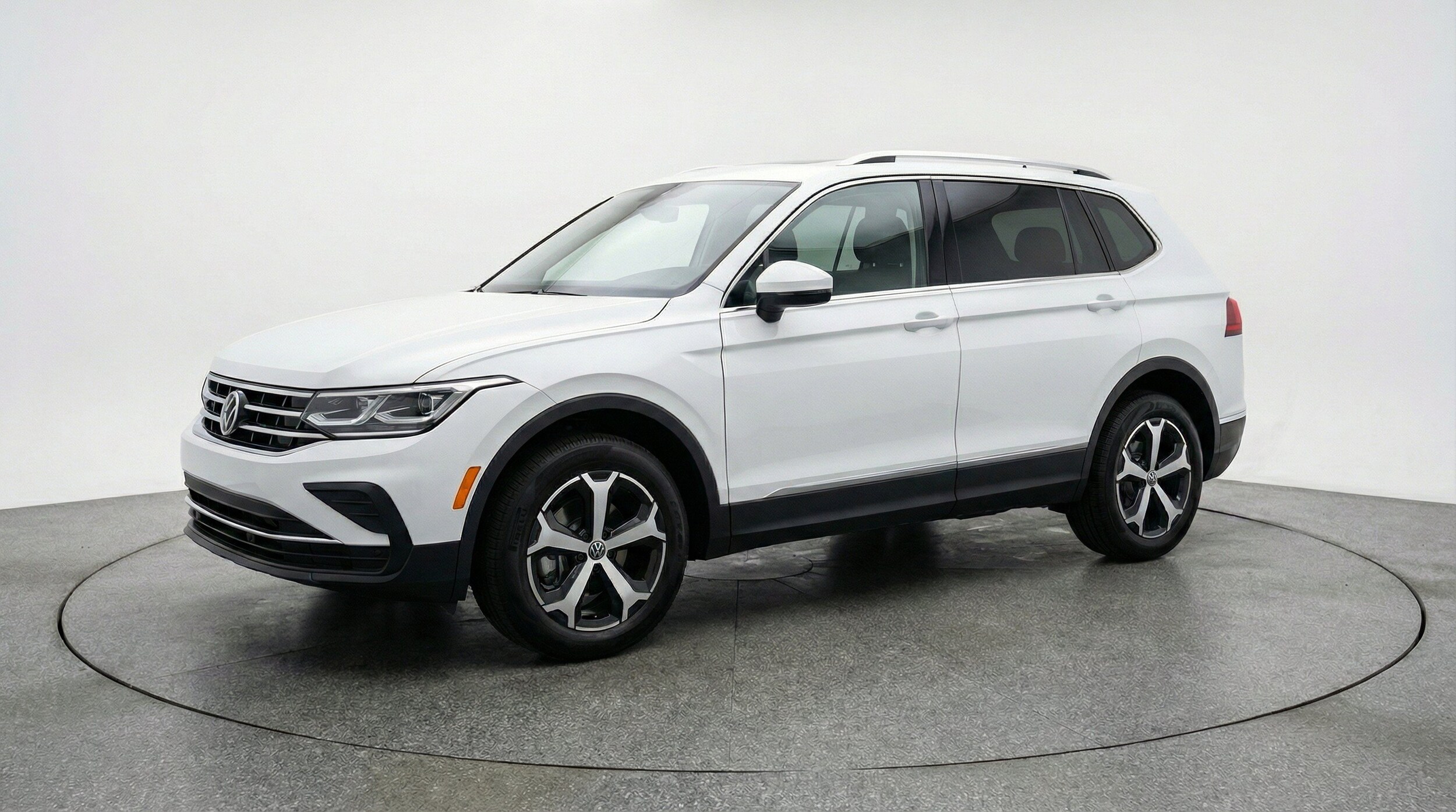 Thumbnail: 2026 Volkswagen Tiguan - 3