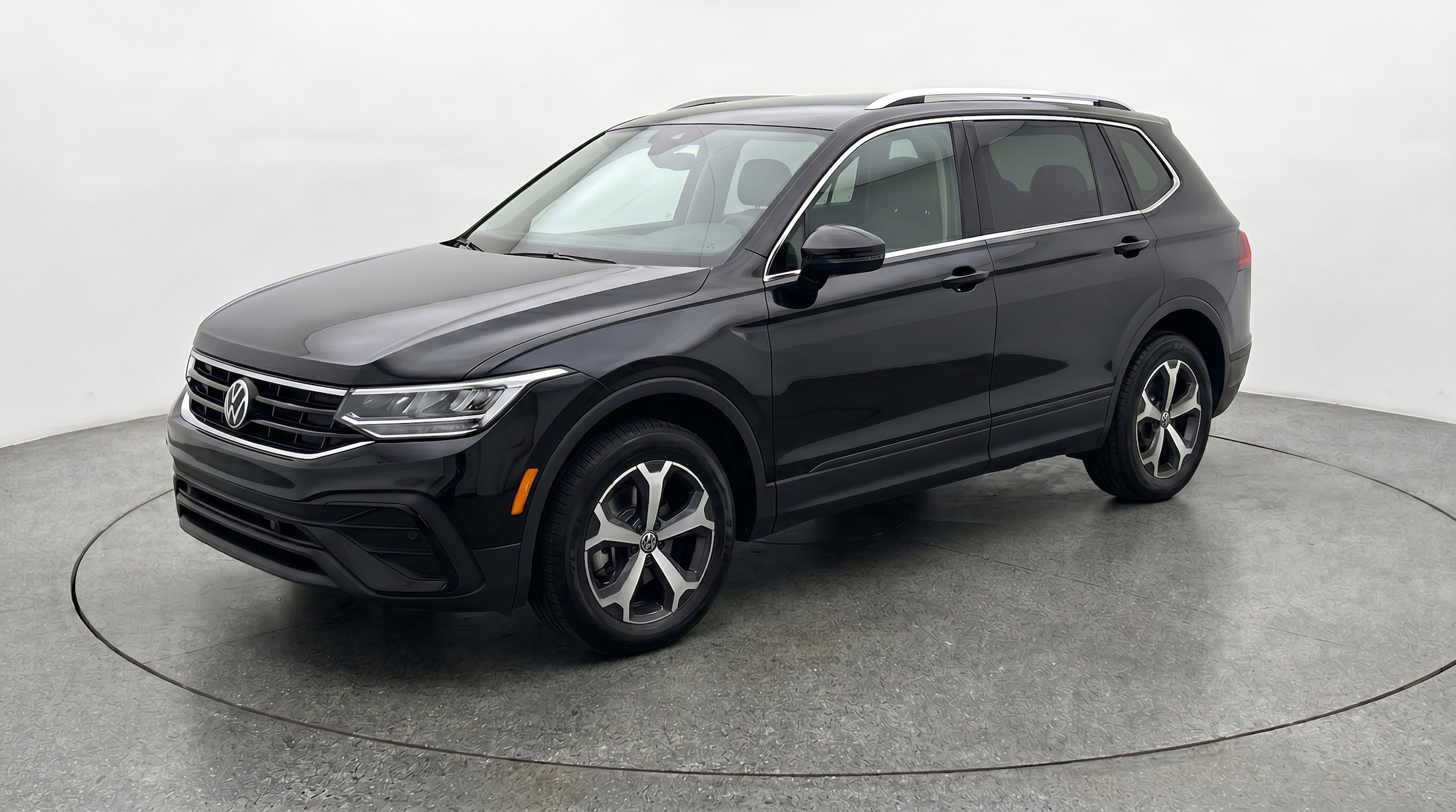 Thumbnail: 2026 Volkswagen Tiguan - 3