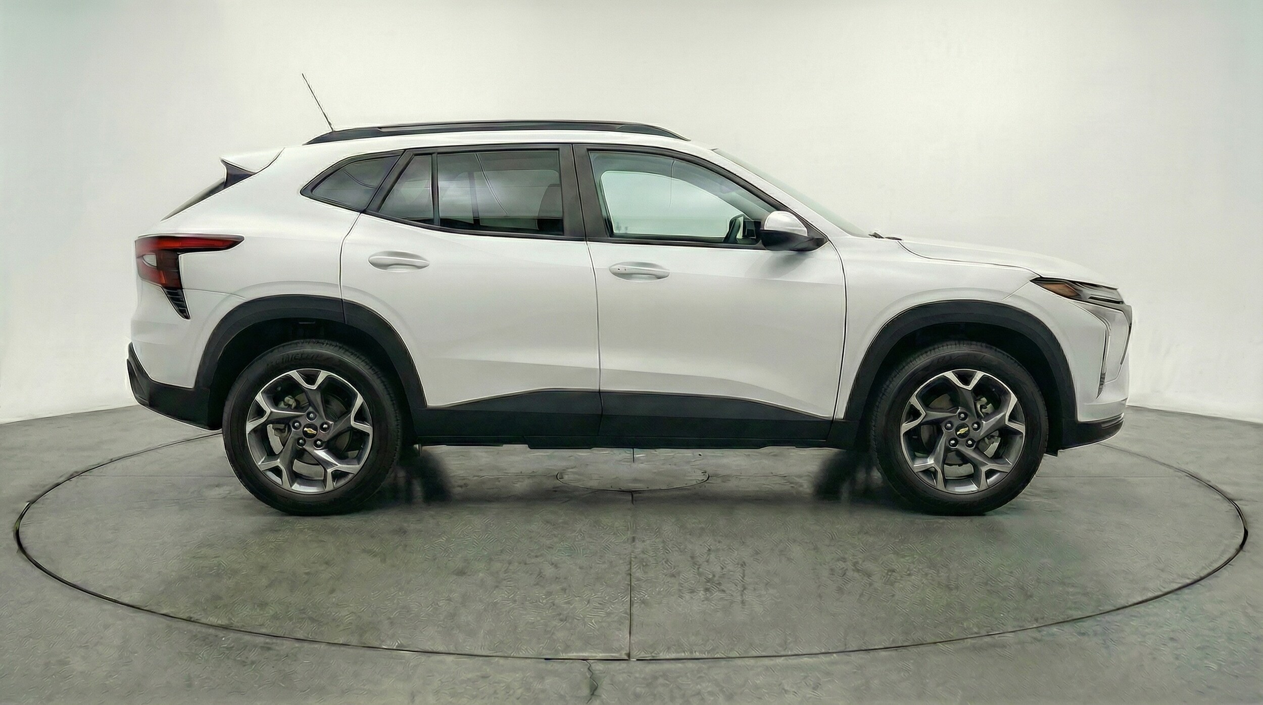 Thumbnail: 2025 Chevrolet Trax - 8