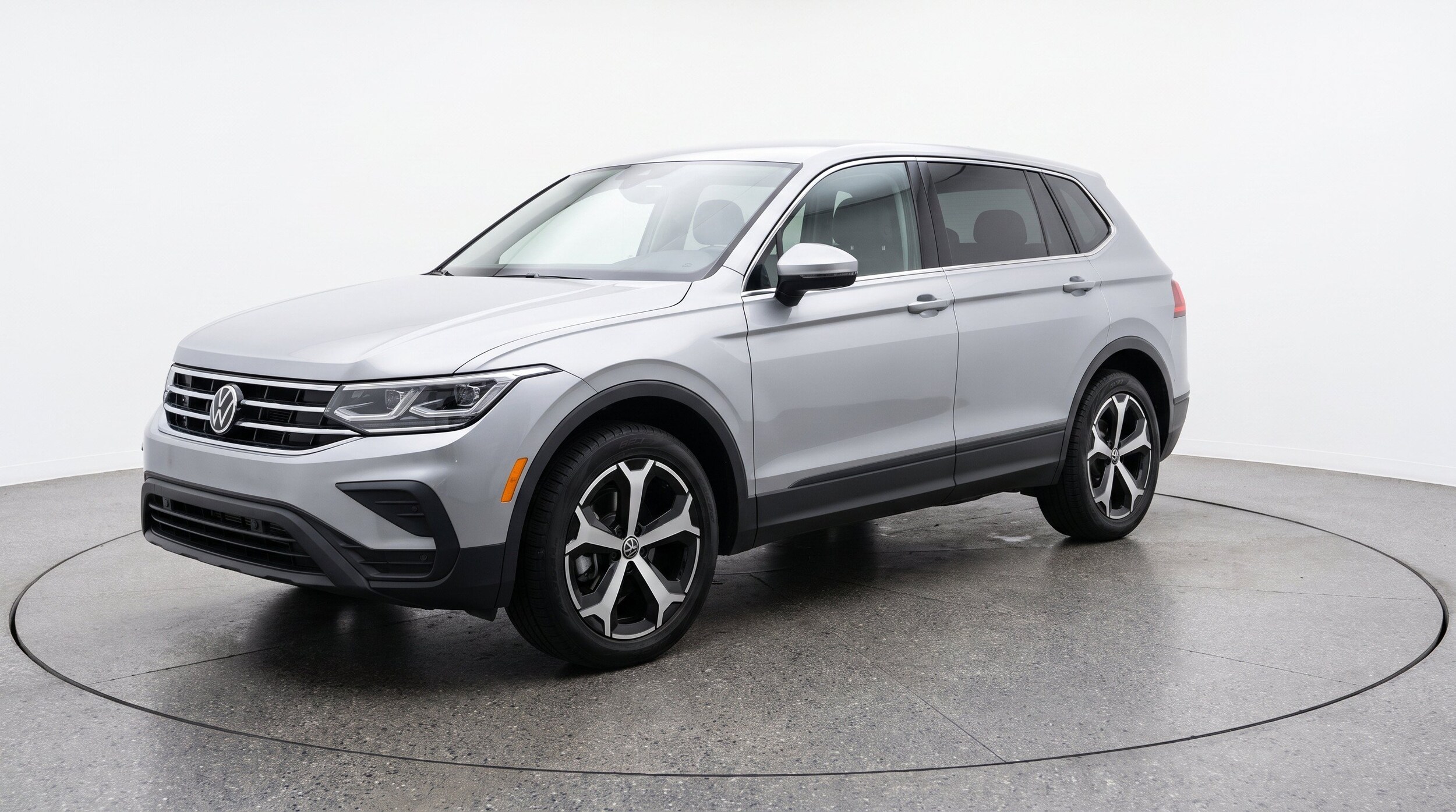 Thumbnail: 2026 Volkswagen Tiguan - 3