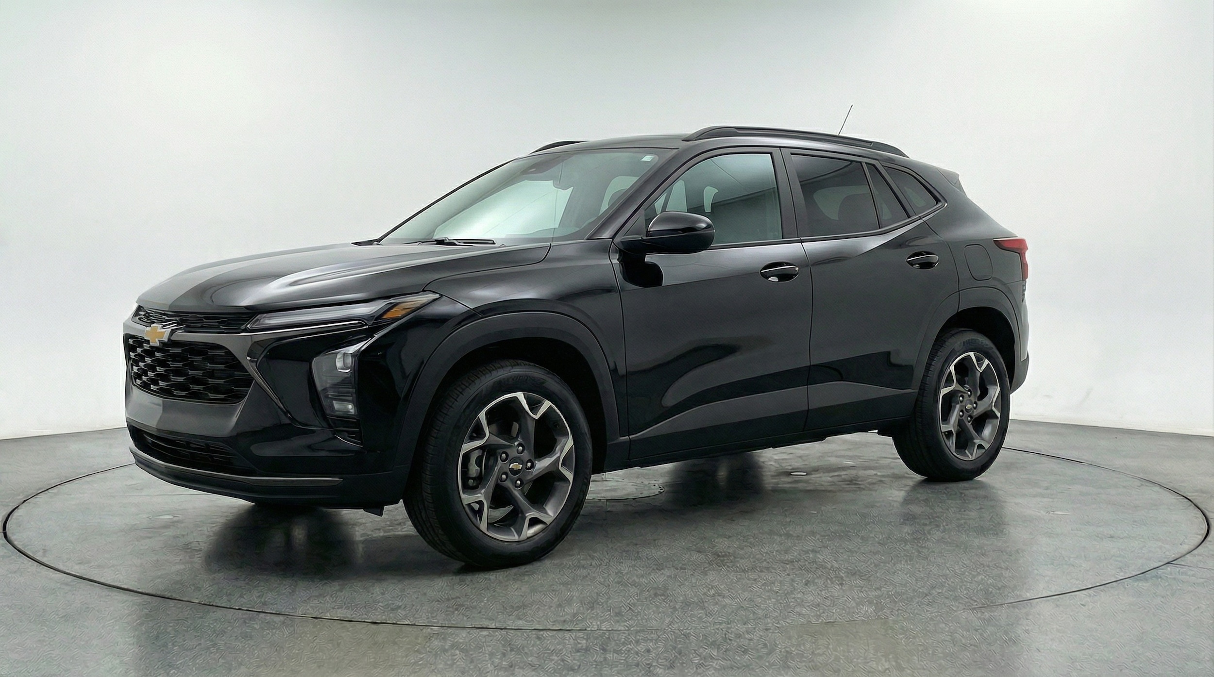 Thumbnail: 2025 Chevrolet Trax - 3