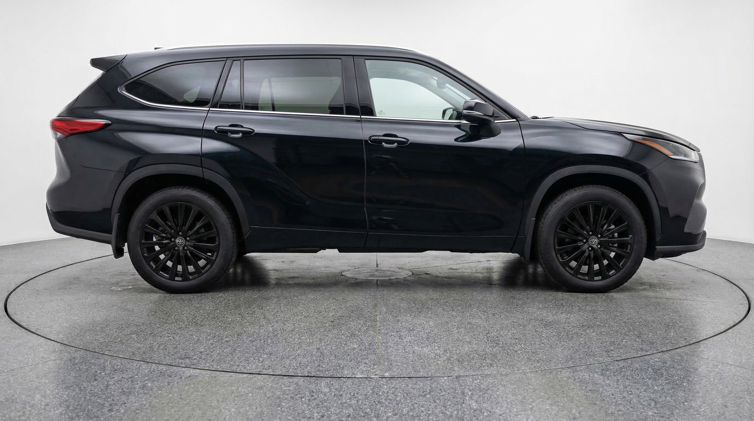 Thumbnail: 2025 Toyota Highlander - 11