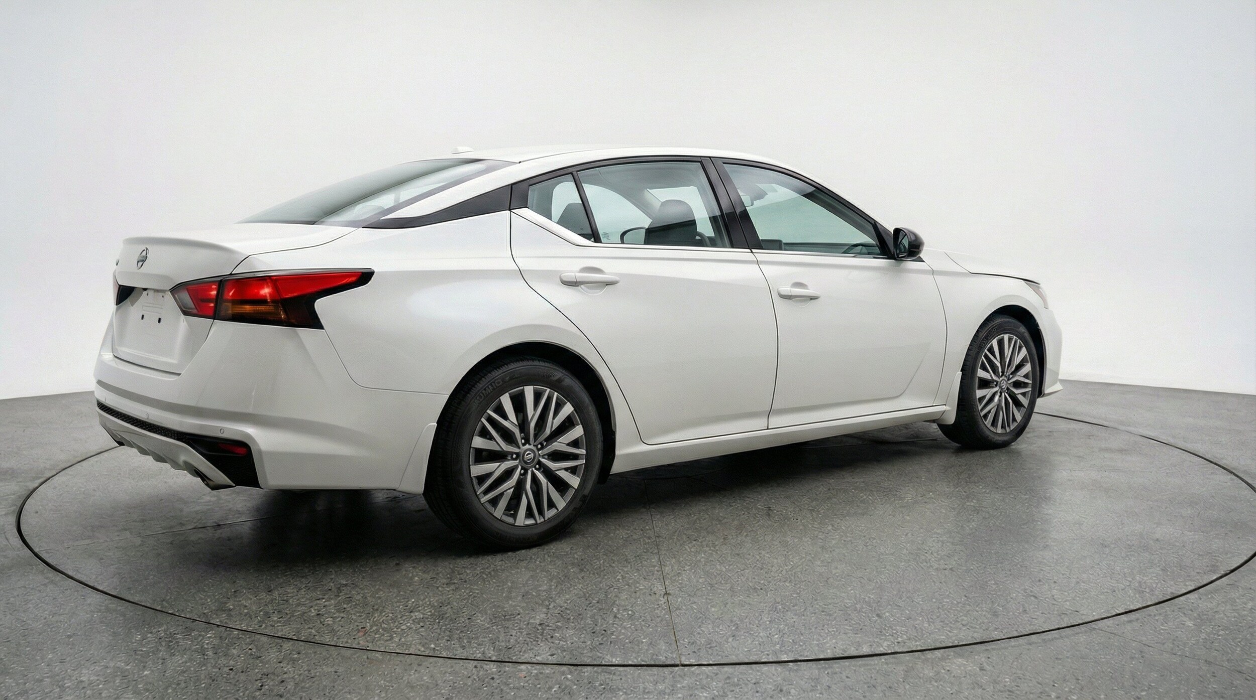 Thumbnail: 2025 Nissan Altima - 9