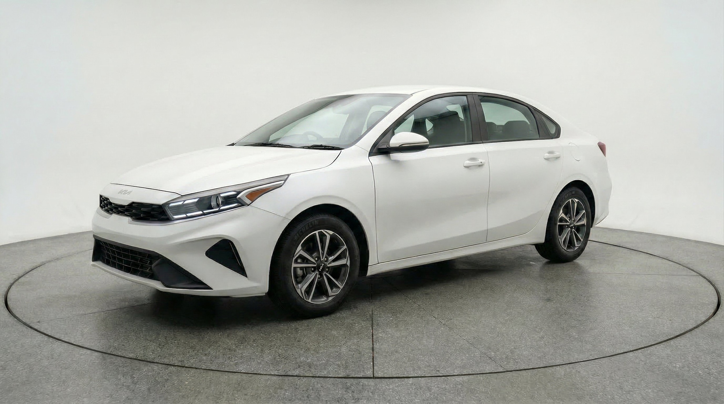 Thumbnail: 2024 Kia Forte - 3