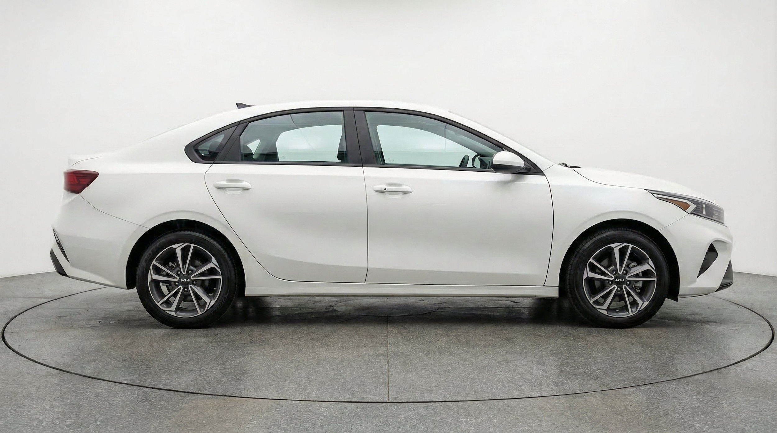 Thumbnail: 2024 Kia Forte - 11