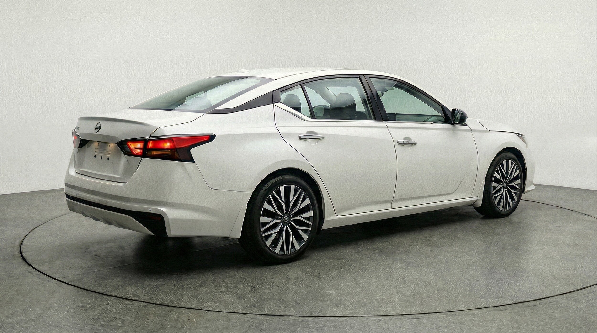 Thumbnail: 2025 Nissan Altima - 9