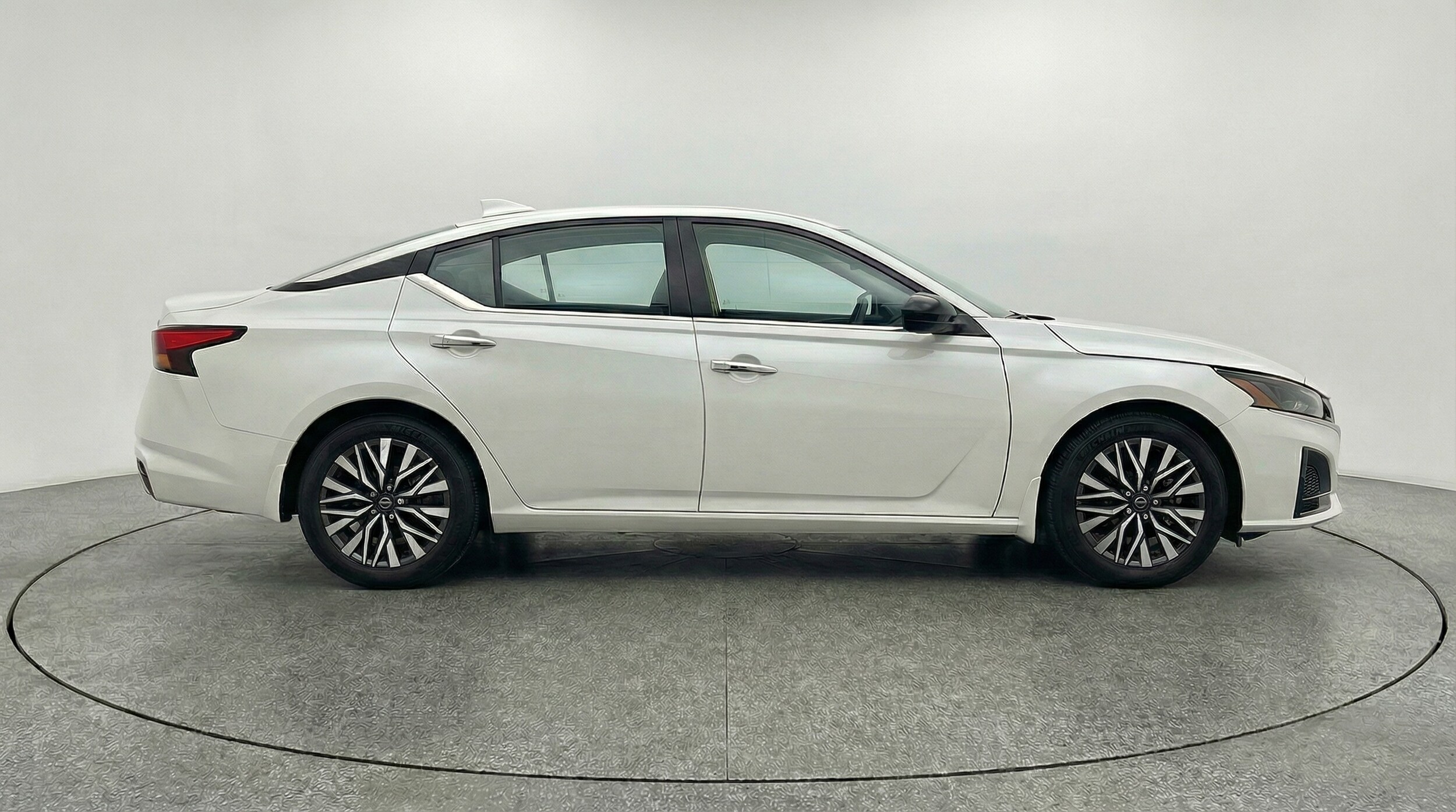 Thumbnail: 2025 Nissan Altima - 8