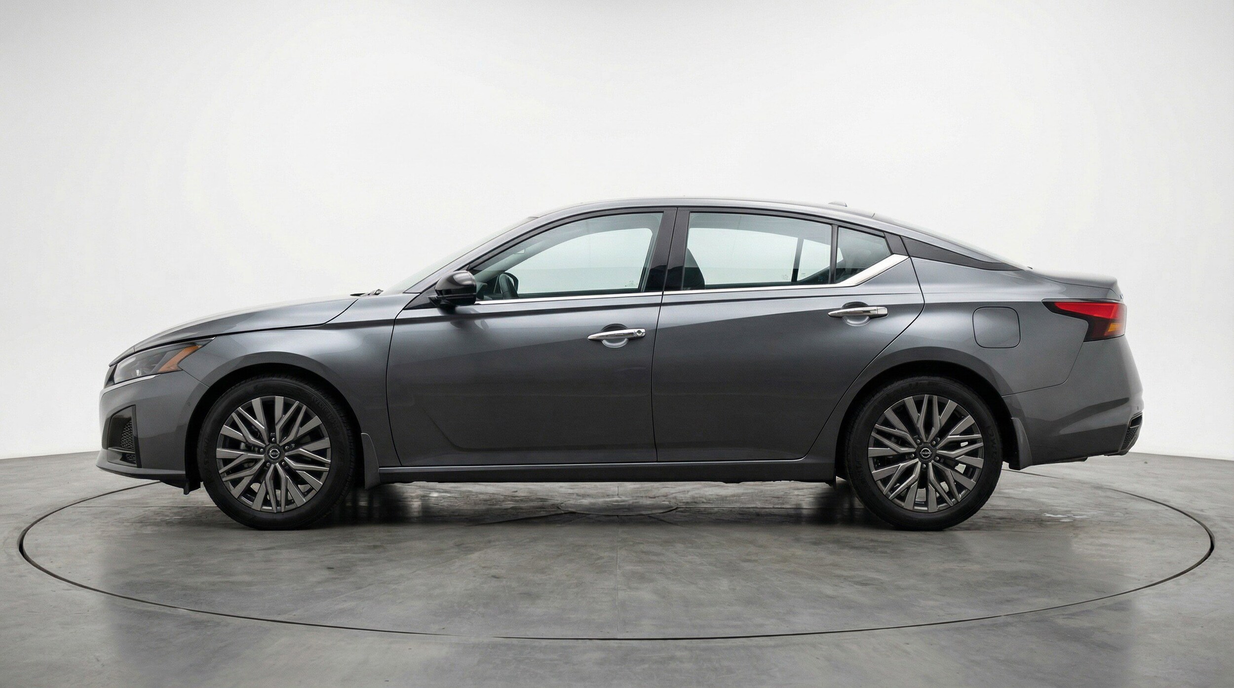 Thumbnail: 2025 Nissan Altima - 5