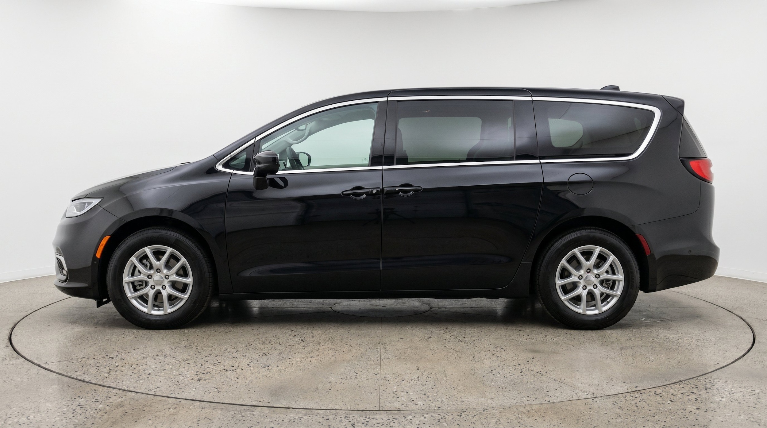 Thumbnail: 2024 Chrysler Voyager - 5