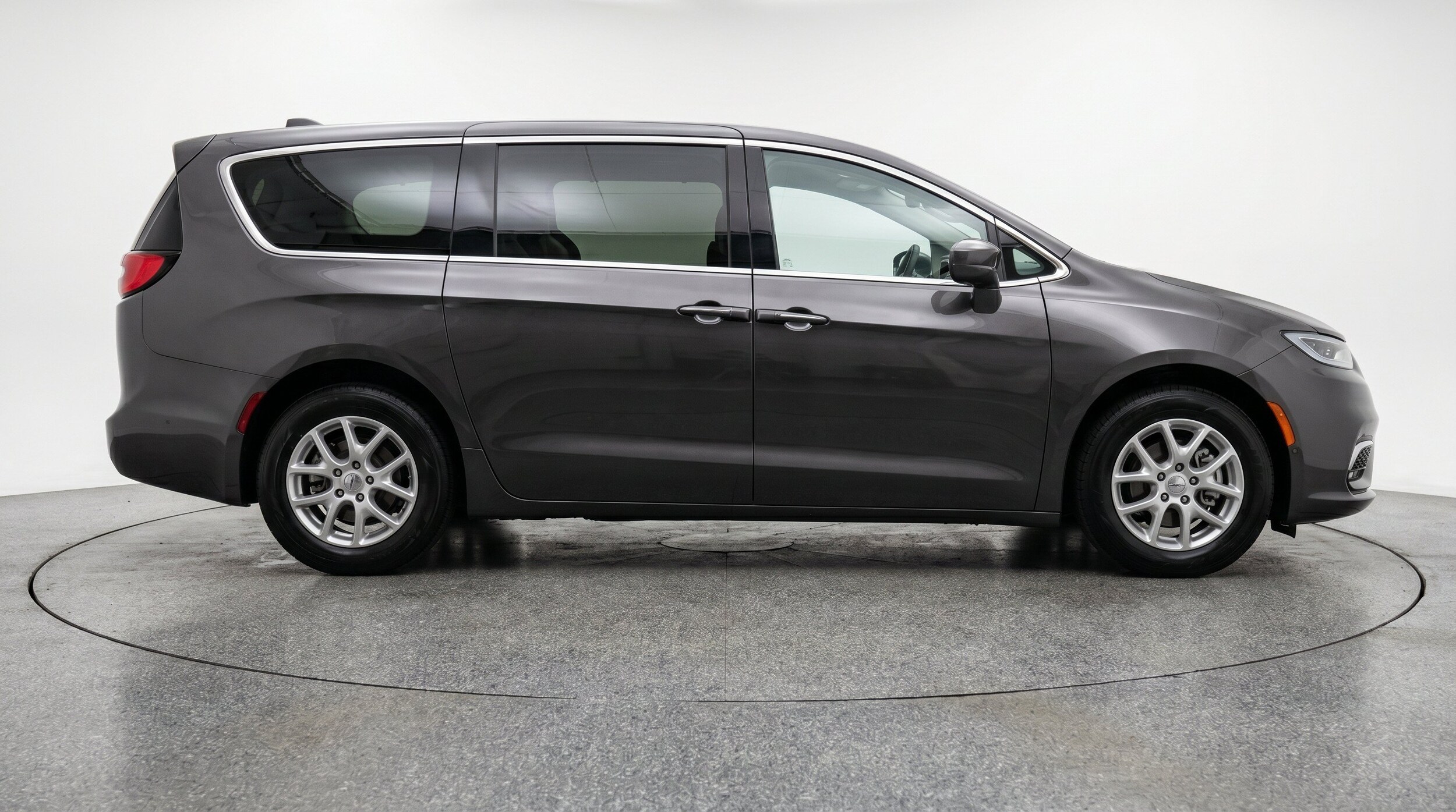 Thumbnail: 2024 Chrysler Voyager - 11
