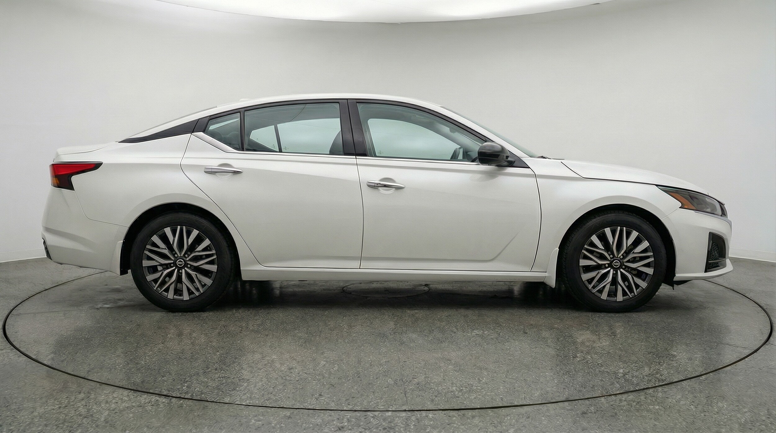 Thumbnail: 2025 Nissan Altima - 8