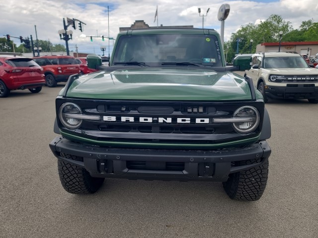 2024 Ford Bronco Outer Banks photo 2