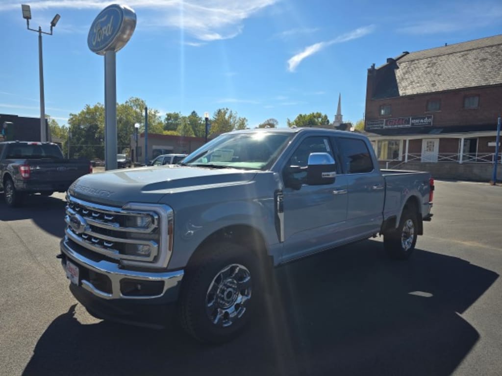 New 2026 Ford F-250 4x4 Crew Cab Lariat Truck Crew Cab