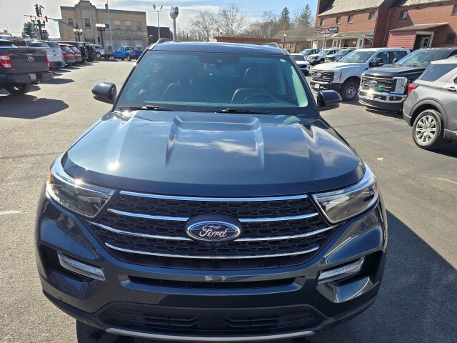 2023 Ford Explorer XLT photo 2