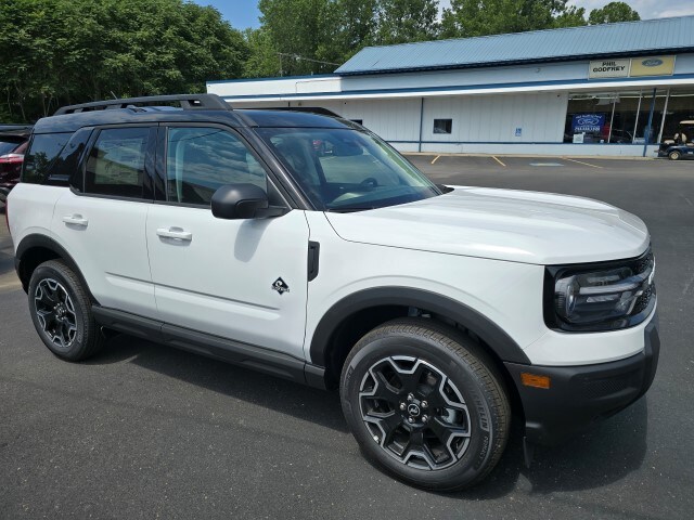 2025 Ford Bronco Sport Outer Banks photo 2