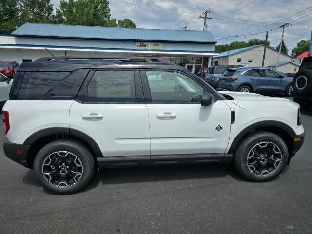 2025 Ford Bronco Sport Outer Banks photo 3
