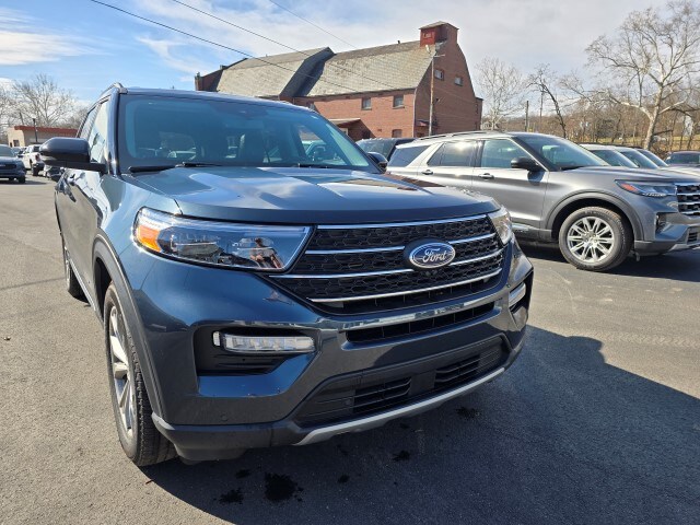 2023 Ford Explorer XLT photo 3