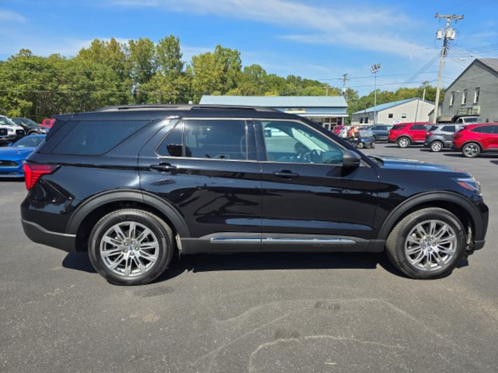 Used 2025 Ford Explorer Active 4x4 SUV
