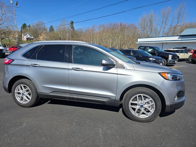2022 Ford Edge SEL photo 4