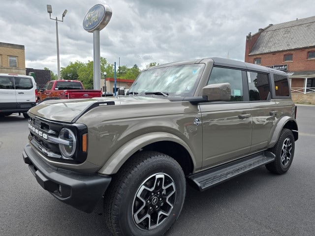 2025 Ford Bronco Outer Banks 4x4
