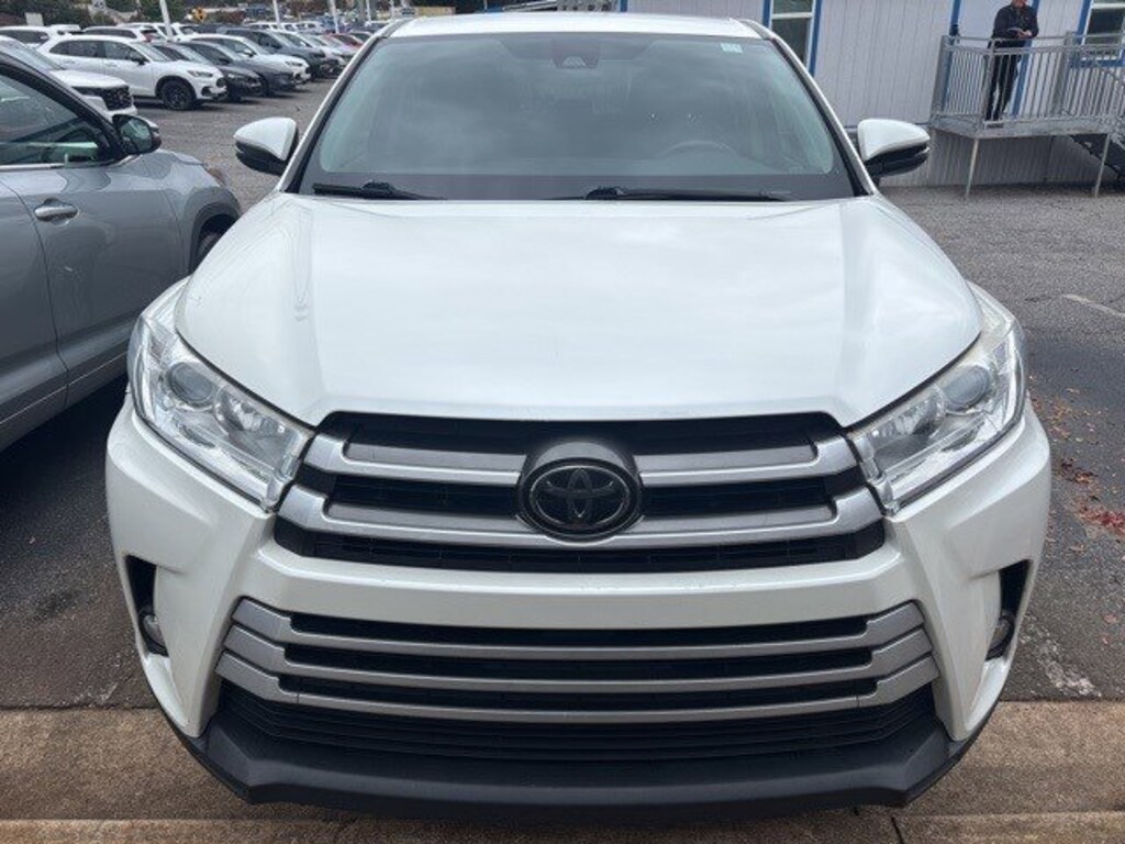 Used 2017 Toyota Highlander LE LE V6 FWD