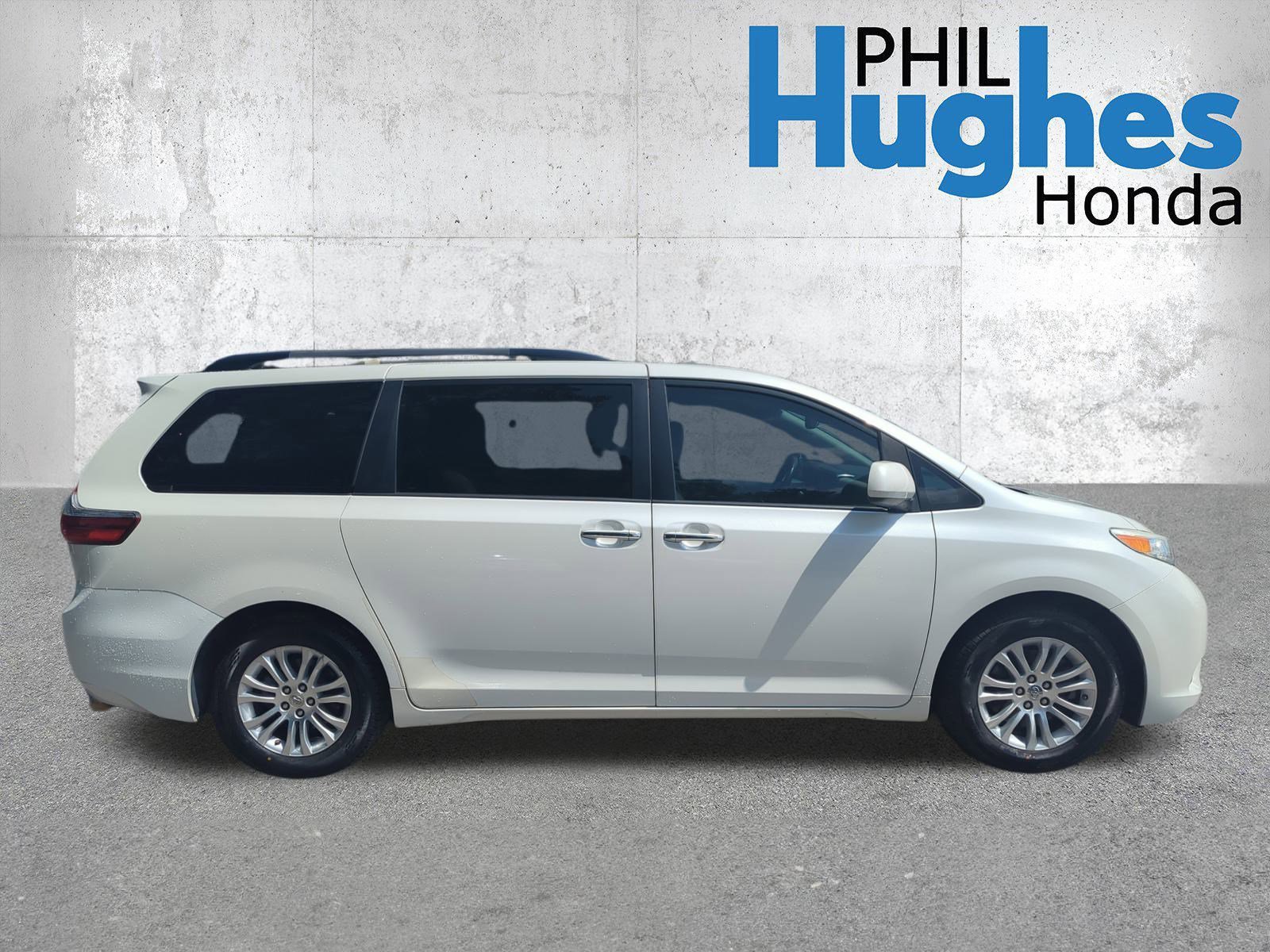 Used 2016 Toyota Sienna XLE with VIN 5TDYK3DCXGS714177 for sale in Athens, GA