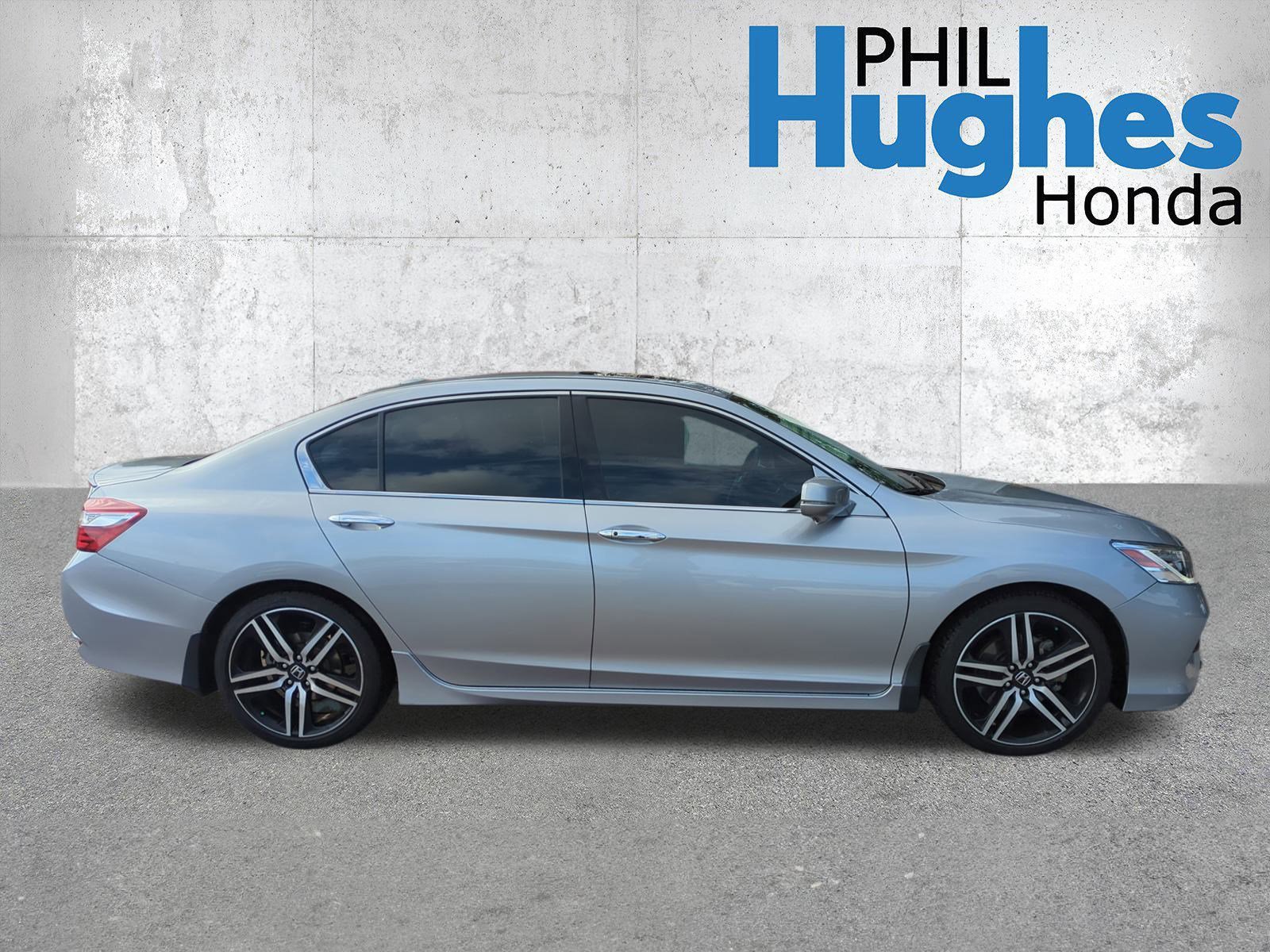 2017 Honda Accord Touring photo 2