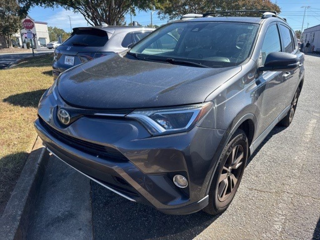 Used 2017 Toyota RAV4 XLE XLE FWD