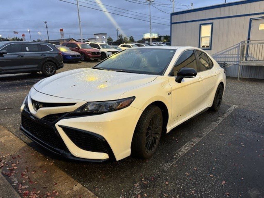 Used 2024 Toyota Camry SE SE Auto