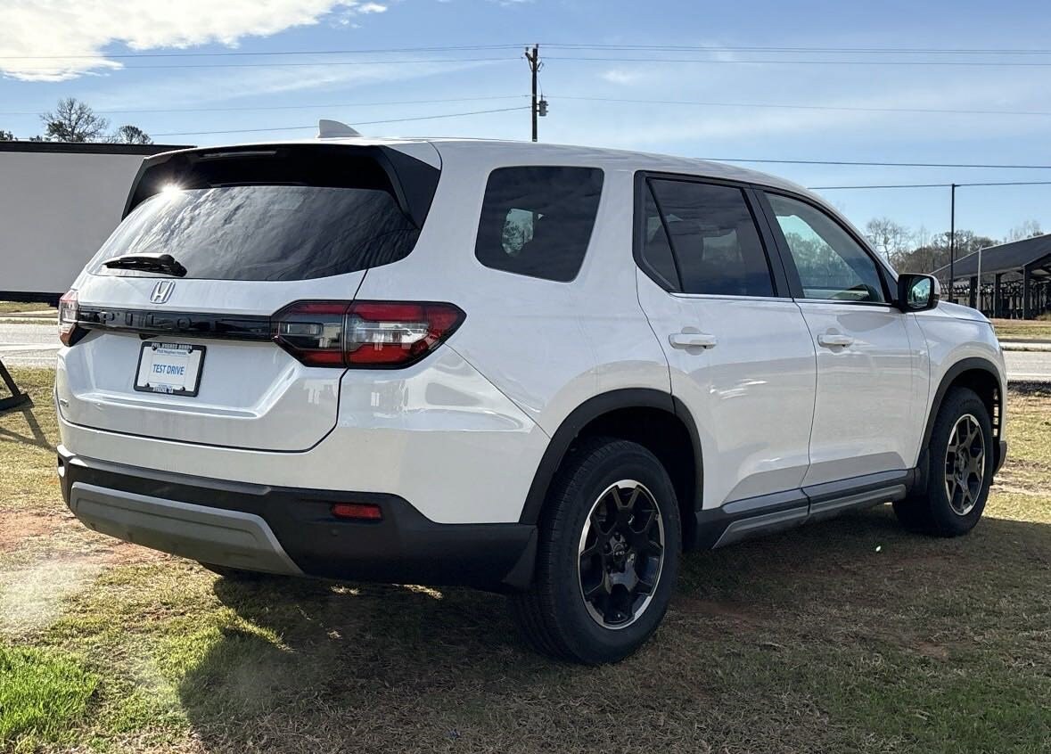 2025 Honda Pilot EX-L photo 3
