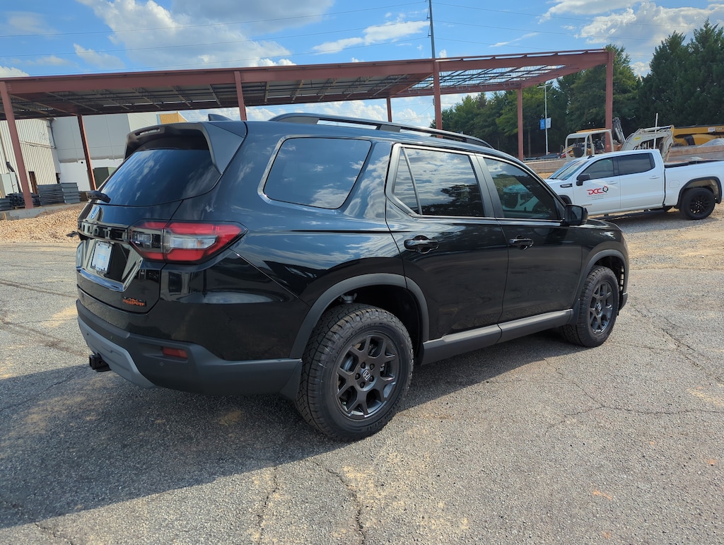 New 2025 Honda Pilot TrailSport SUV