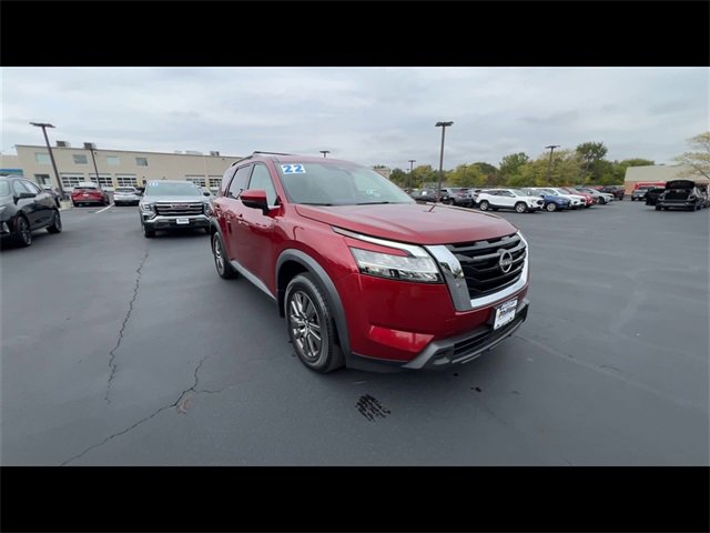 2022 Nissan Pathfinder SV photo 2