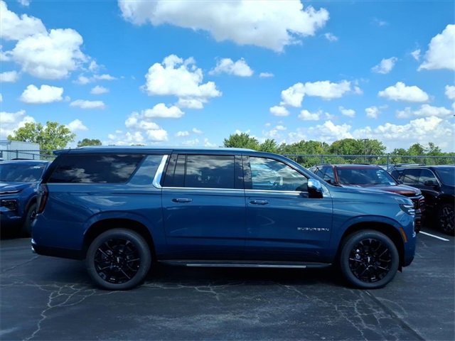 2025 Chevrolet Suburban Premier photo 2