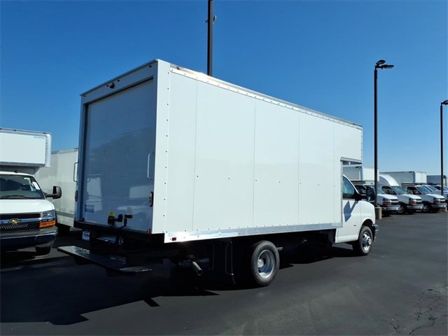 2025 Chevrolet Express 3500 Cutaway Van photo 3