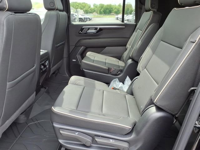 2026 Chevrolet Suburban Premier - Photo 10