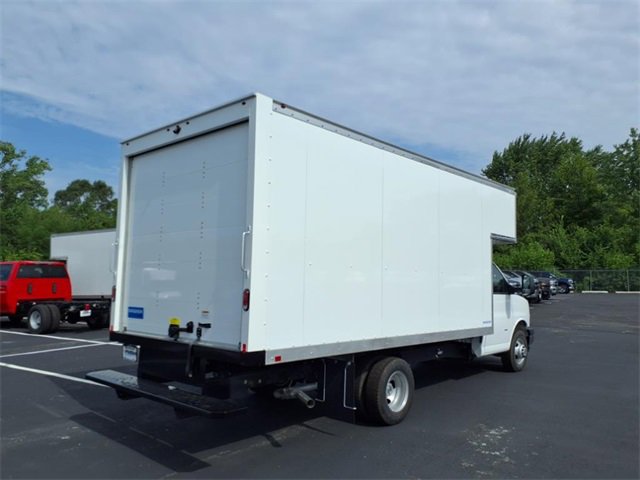 2025 Chevrolet Express 3500 Cutaway Van photo 3