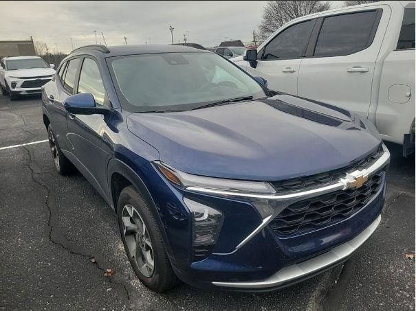 2024 Chevrolet Trax LT photo 4