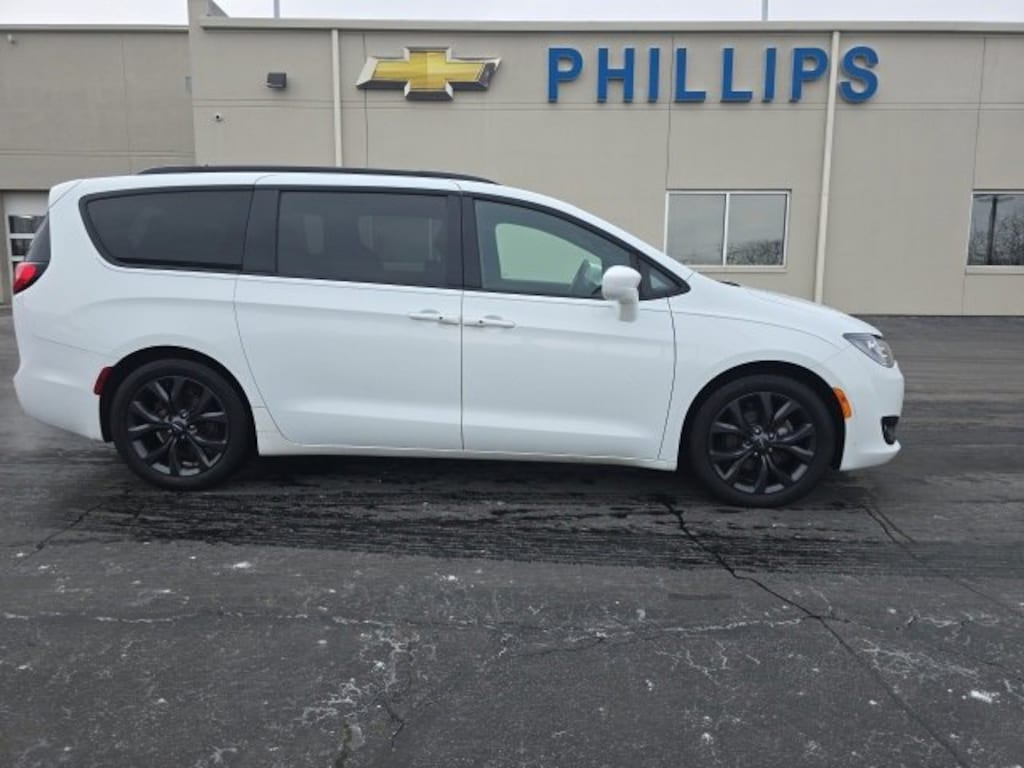 Used 2018 Chrysler Pacifica Touring L