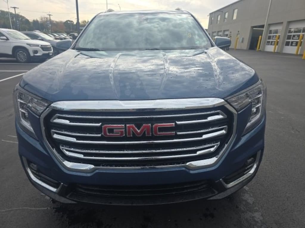 Used 2024 GMC Terrain SLT SUV