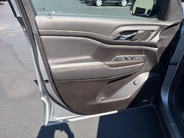 2023 GMC Acadia SLT - Photo 10