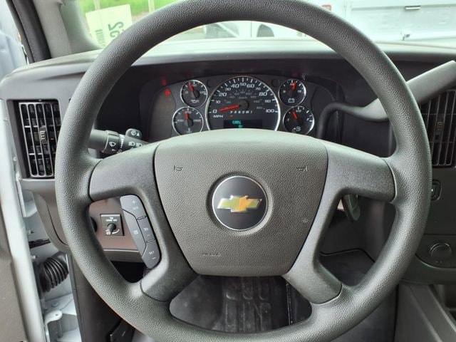 2025 Chevrolet Express Cargo Work Van - Photo 17