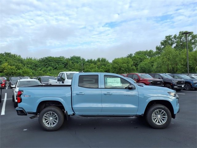 2025 Chevrolet Colorado Work Truck LT photo 2