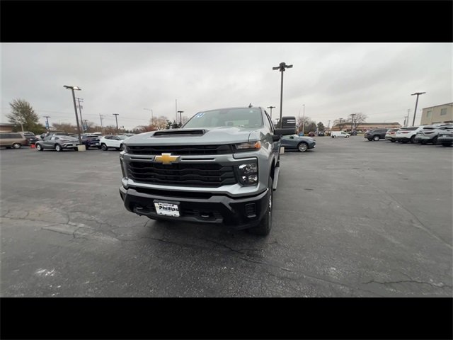 2024 Chevrolet Silverado 2500HD Custom photo 3