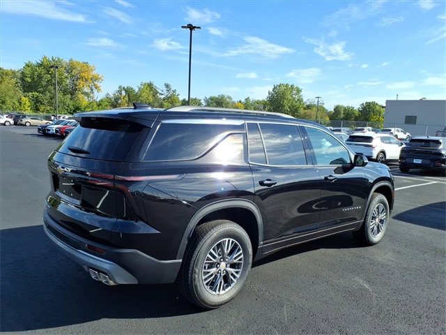 2026 Chevrolet Traverse photo 2