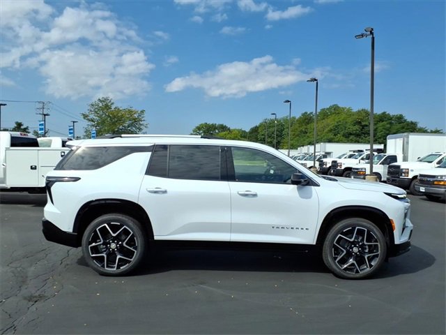 2026 Chevrolet Traverse High Country photo 2