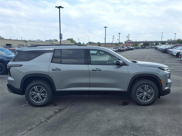 2025 Chevrolet Traverse photo 4