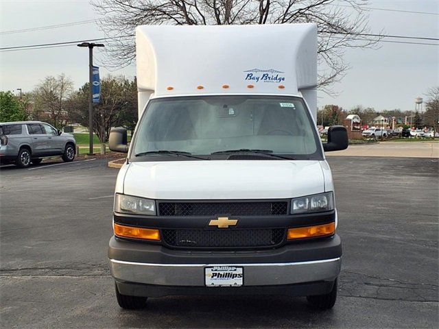 2025 Chevrolet Express 3500 Cutaway Van photo 2