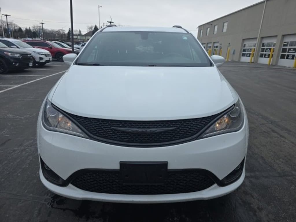 Used 2018 Chrysler Pacifica Touring L